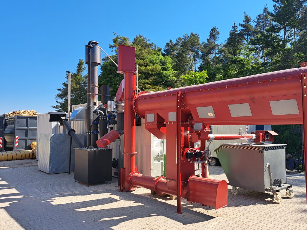 In der Oberpfalz hat ein Holzhändler mit unserer WE-50C Anlage eine unabhängige Energieversorgung.